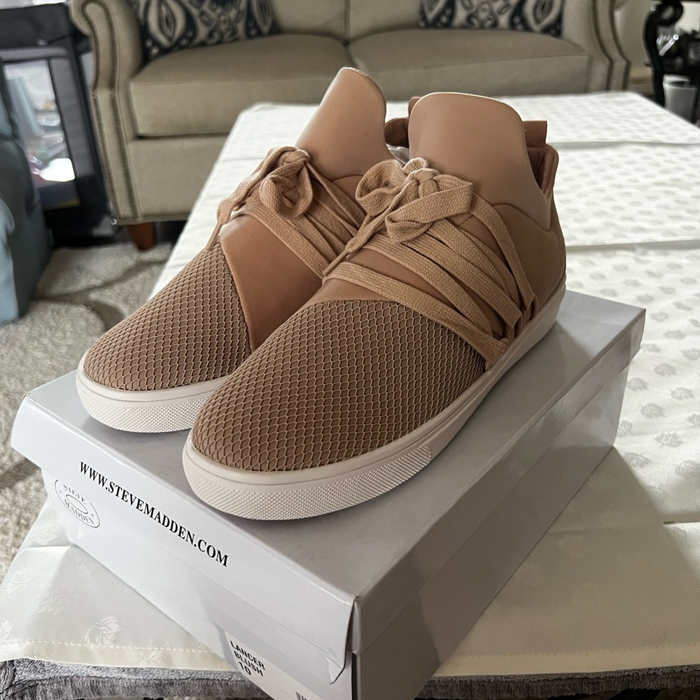 Steve Madden women’s Sneakers in Blush